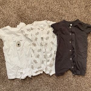 H&M summer sleepers- 4-6 months